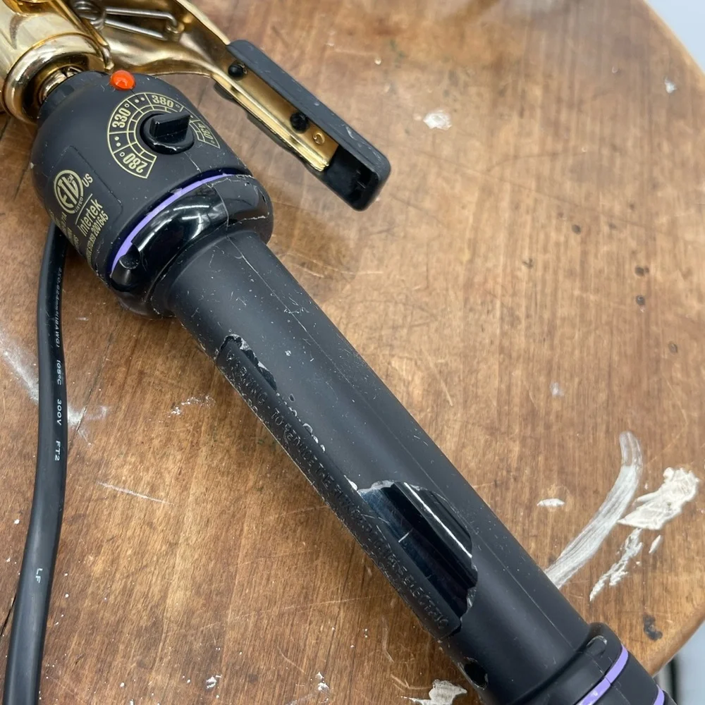 Hot Tools Professional Black and Gold Curling Iron - Picture 4 of 6